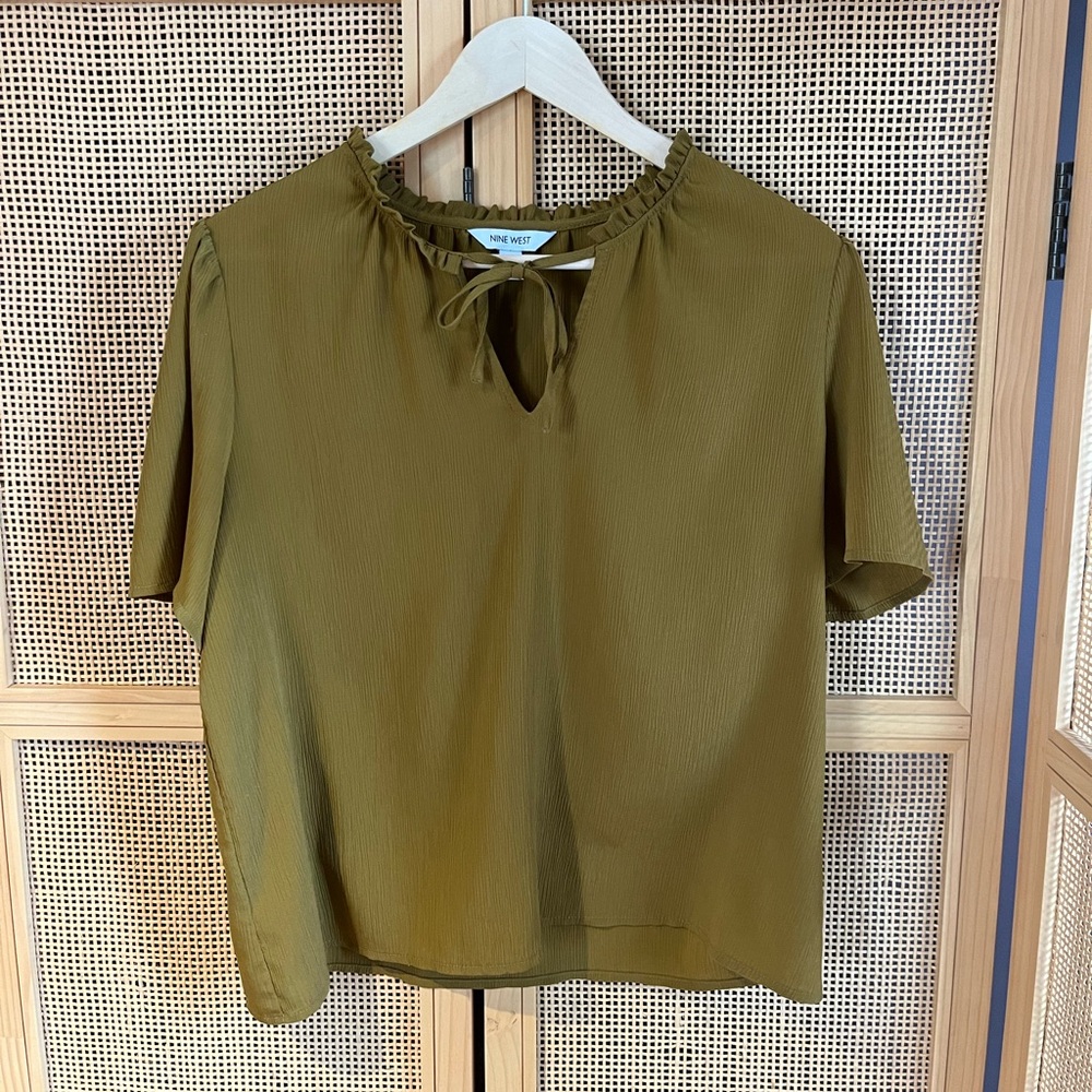 Nine West Women’s L Tie Front Top